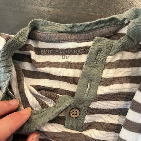 5/$10 Burt‘s bees one piece long sleeve outfit 12 month - Picture 2 of 3